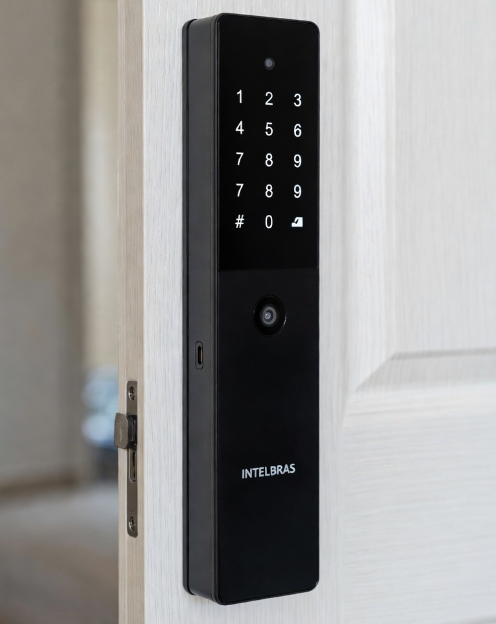 Fechadura Biométrica da Intelbras Oferece Segurança Máxima com Leitura da Palma da Mão